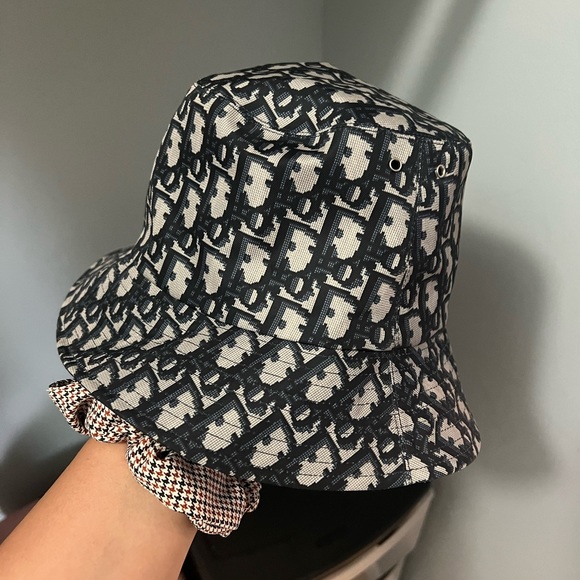 Authentic dior hat NEVER WORN! - Picture 1 of 1